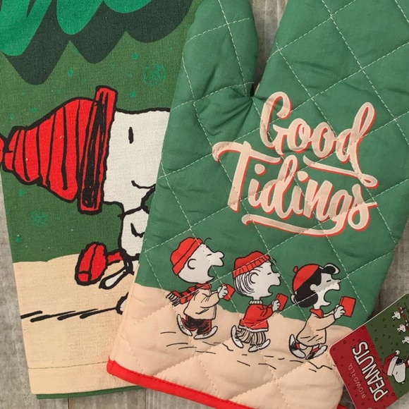 Peanuts Snoopy Oversized Oven Mittt+ towel - Picture 6 of 6